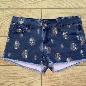 LOVESICK blue skull distressed low rise shorts Size 5 Juniors